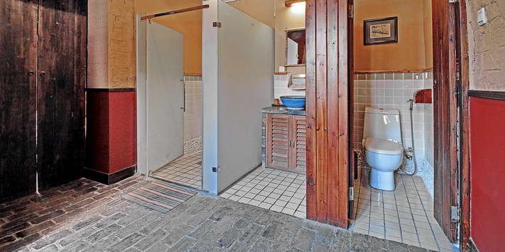 Yangshuo Village Inn is an unbeatable value for Yangshuo guesthouse accommodation just steps to Moon Hill.