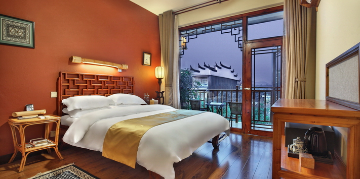 Yangshuo Village Inn is an unbeatable value for Yangshuo guesthouse accommodation just steps to Moon Hill.