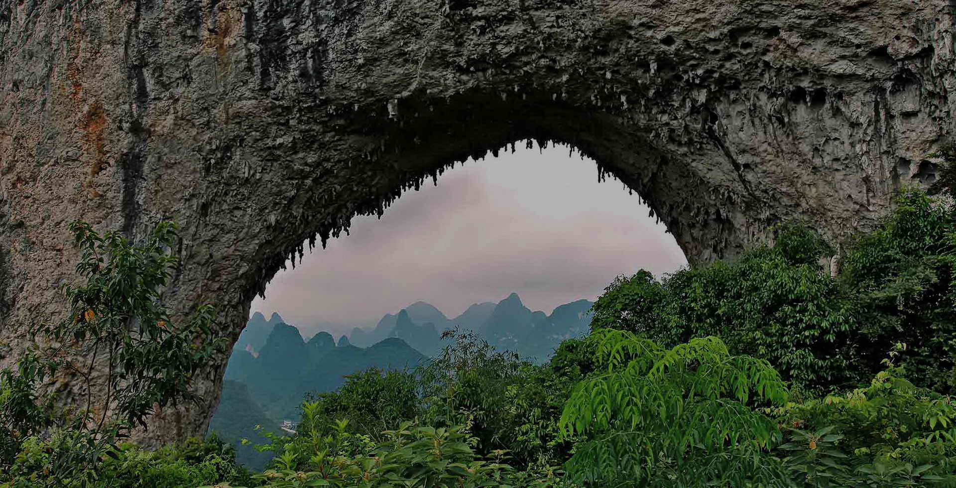 liusanjie li river lightshow yangshuo mountain retreat