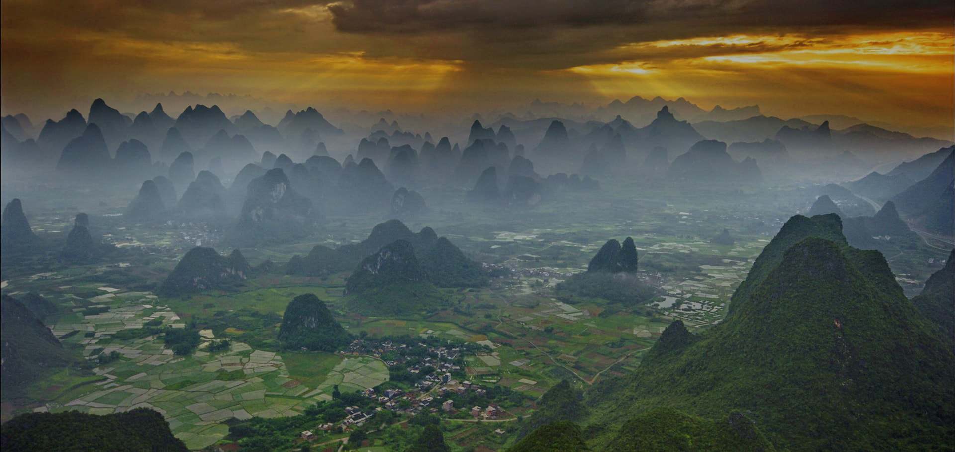 yulong river Yangshuo mountain retreat guilin Yangshuo China