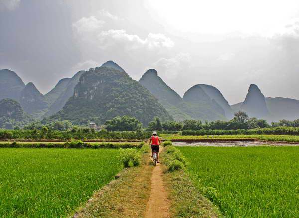 yangshuo-mountain-retreat-wine-tasting